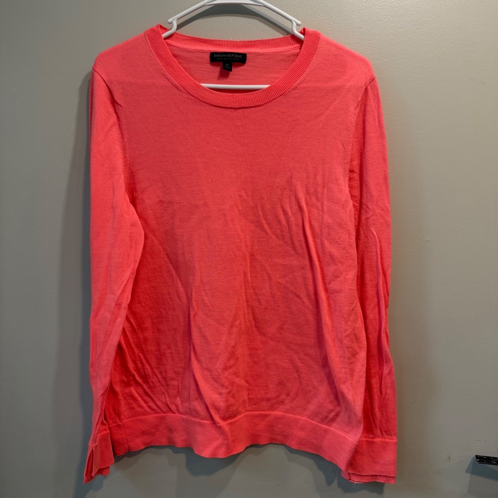 Banana Republic Women XL Neon Pink 100% Merino Wool Crewneck Long Sleeve Sweater